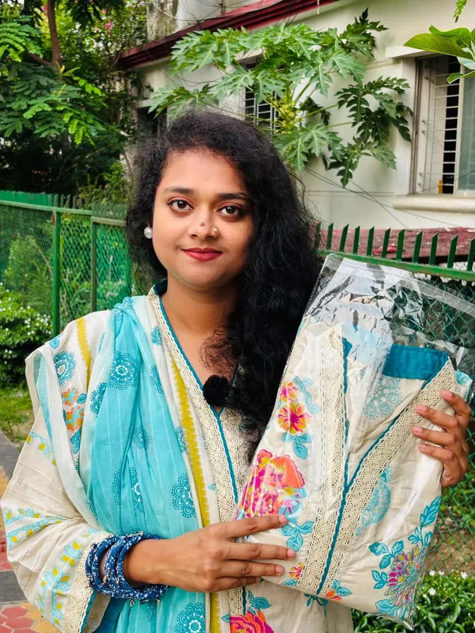 আড়ং ইন্সপায়ারড ফুল স্টিচড ভিসকোস থ্রি-পিস