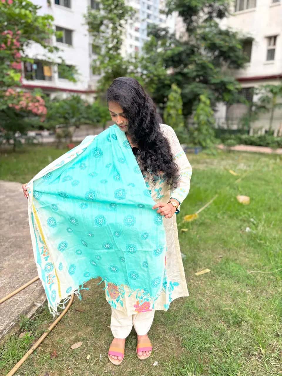 আড়ং ইন্সপায়ারড ফুল স্টিচড ভিসকোস থ্রি-পিস