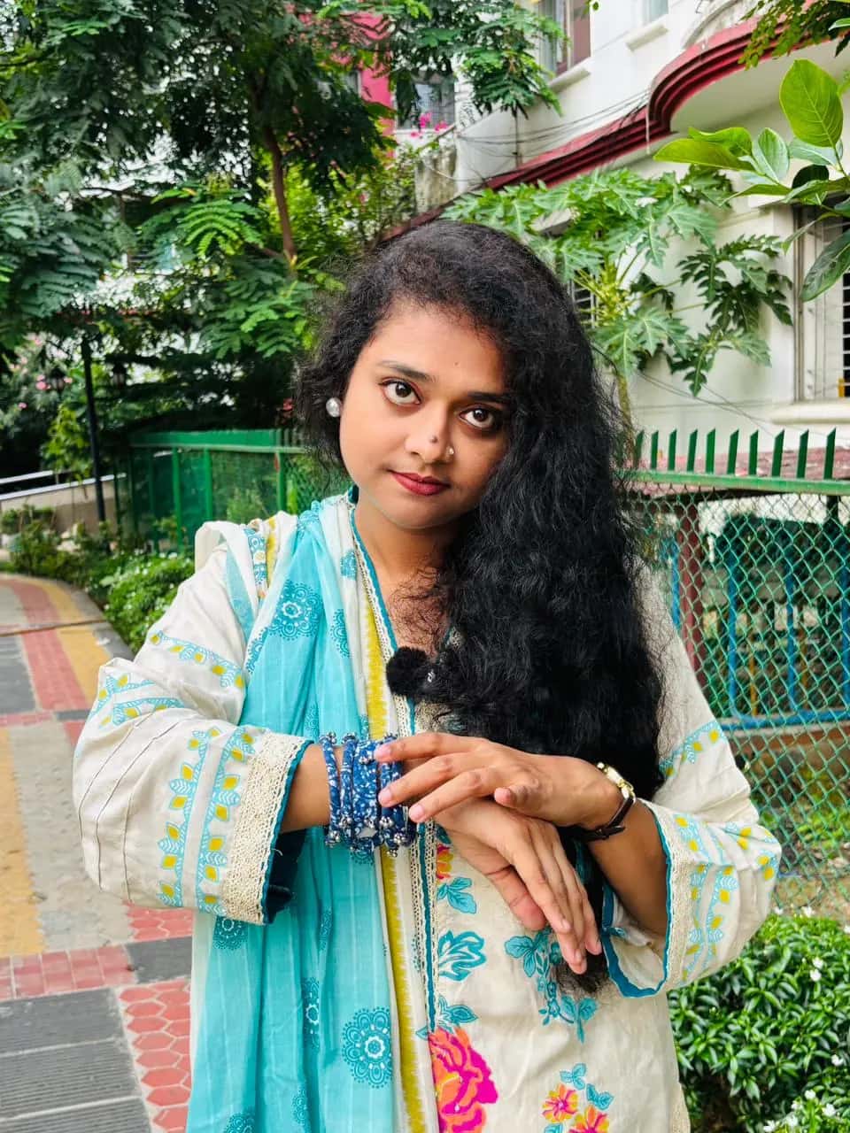 আড়ং ইন্সপায়ারড ফুল স্টিচড ভিসকোস থ্রি-পিস