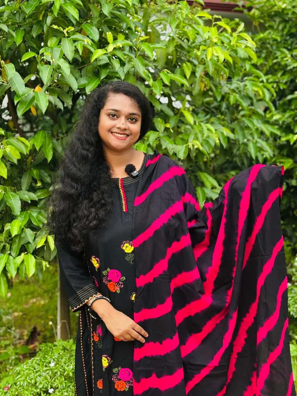 আড়ং ইন্সপায়ারড হ্যান্ডওয়ার্ক টাই-ডাই ওড়না থ্রি পিস