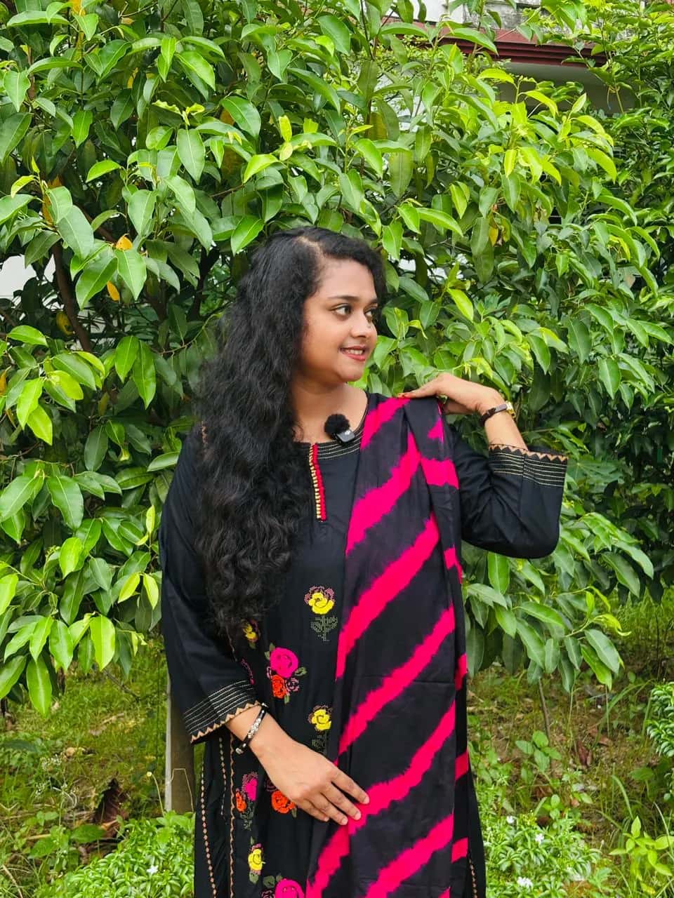 আড়ং ইন্সপায়ারড হ্যান্ডওয়ার্ক টাই-ডাই ওড়না থ্রি পিস
