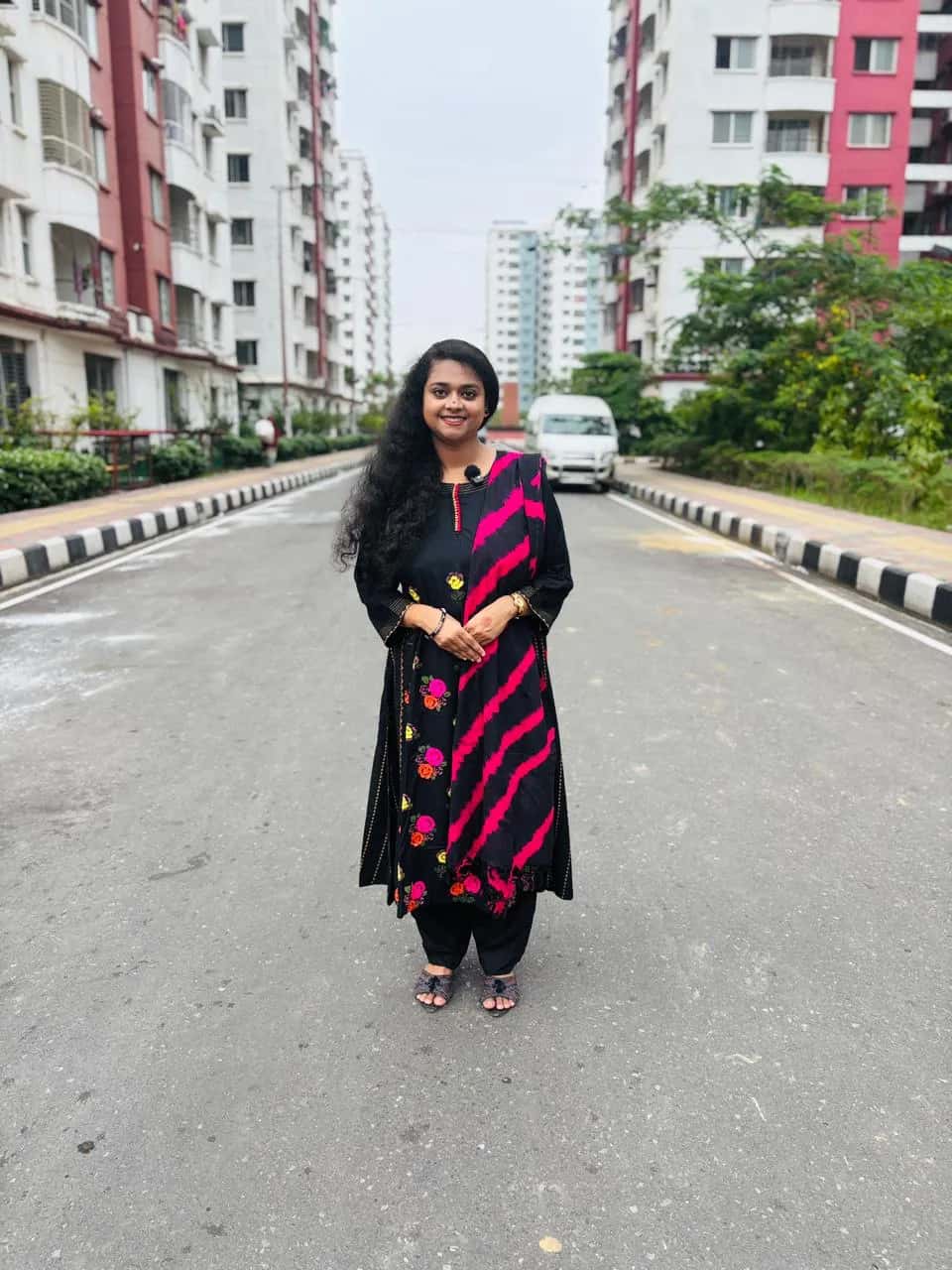 আড়ং ইন্সপায়ারড হ্যান্ডওয়ার্ক টাই-ডাই ওড়না থ্রি পিস