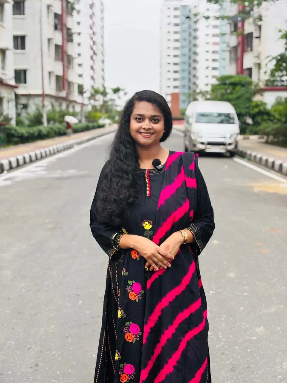 আড়ং ইন্সপায়ারড হ্যান্ডওয়ার্ক টাই-ডাই ওড়না থ্রি পিস