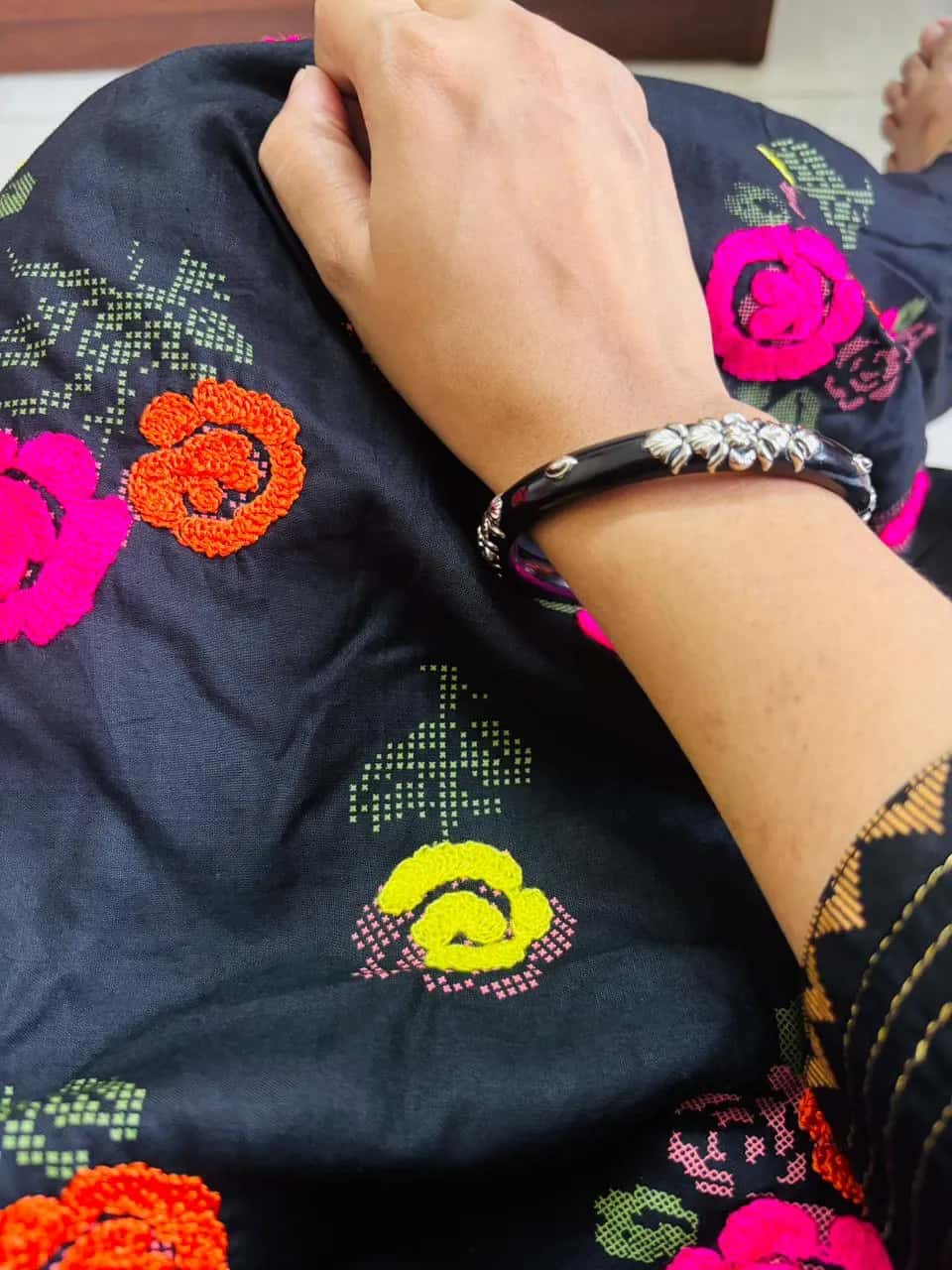 আড়ং ইন্সপায়ারড হ্যান্ডওয়ার্ক টাই-ডাই ওড়না থ্রি পিস
